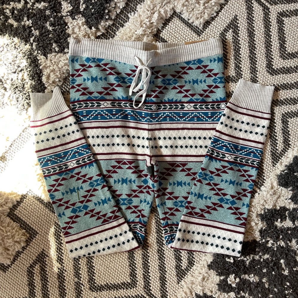 NWT American Eagle Sweater Leggings, Medium